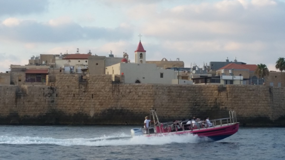 Hebrew, Yiddish, and Arabic in “occupied” Akko?